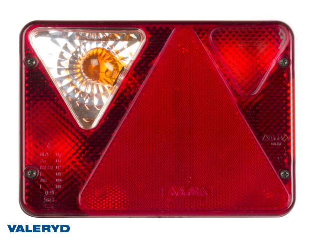 Baklampa Ajba Vä 190x135x50 med skyltbelysning och dimljus. Bajonettanslutning