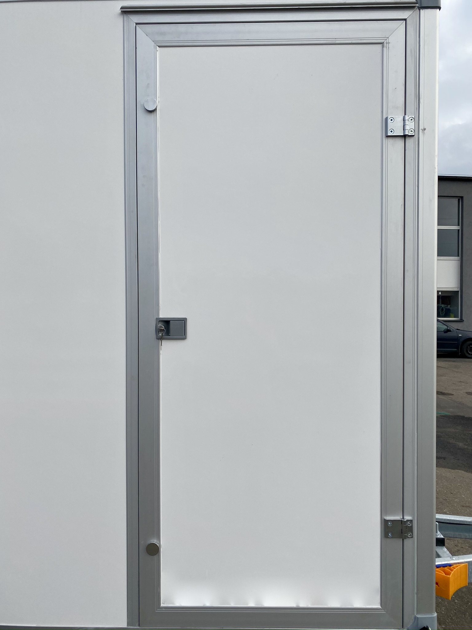 Sidodörr till skåpsläp 650
