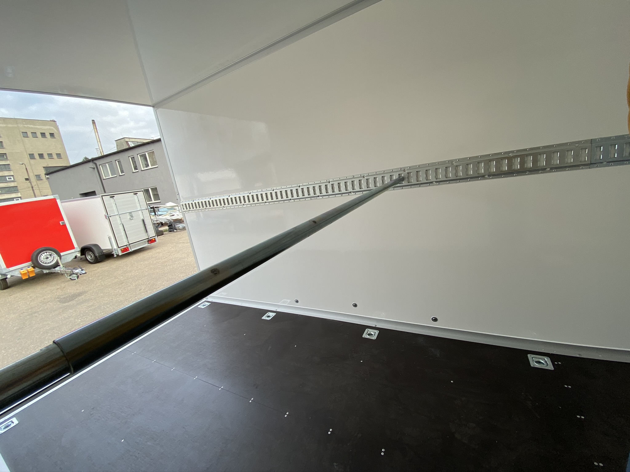 Förrankringsskena, skåpsläp 250-300